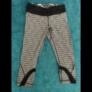 Cropped Lululemon pants size 8